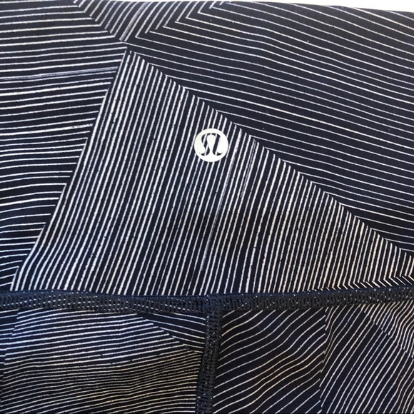 Lululemon W6AI3S Hi-Rise Wunder Under Crops Size 4 - Picture 4 of 6